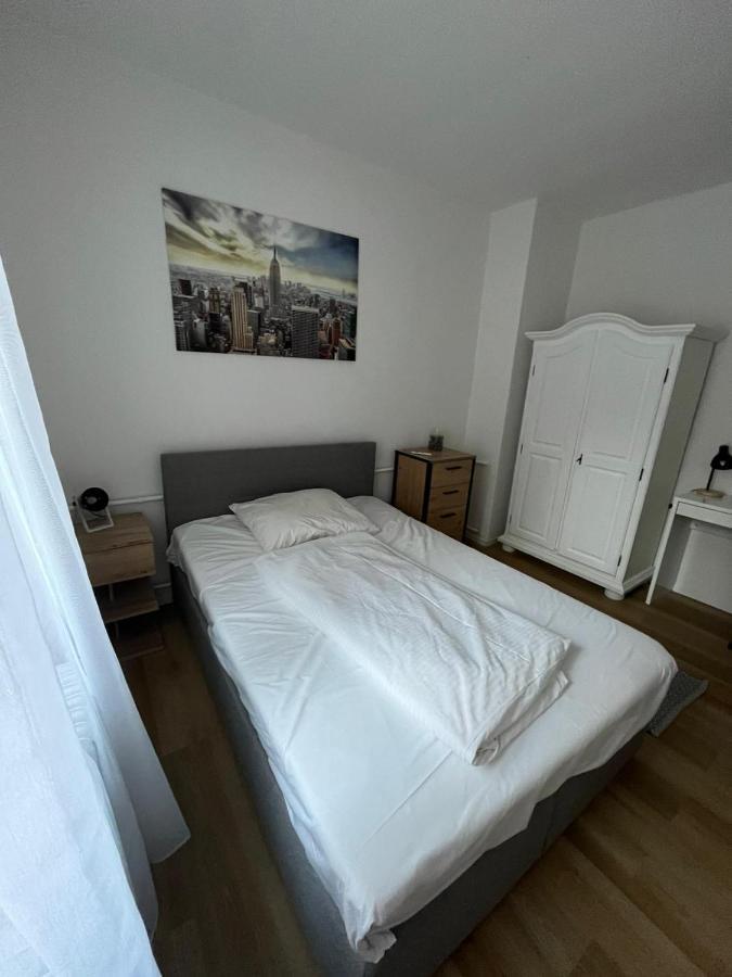 Swan Apartment *