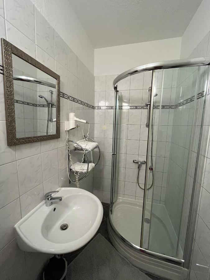 Swan Apartment *