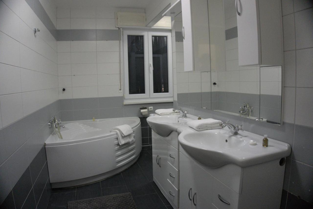 Swan Apartment *