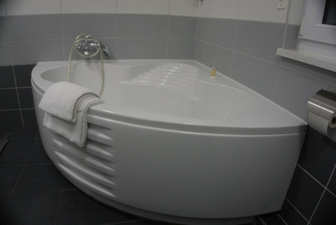 Swan Apartment